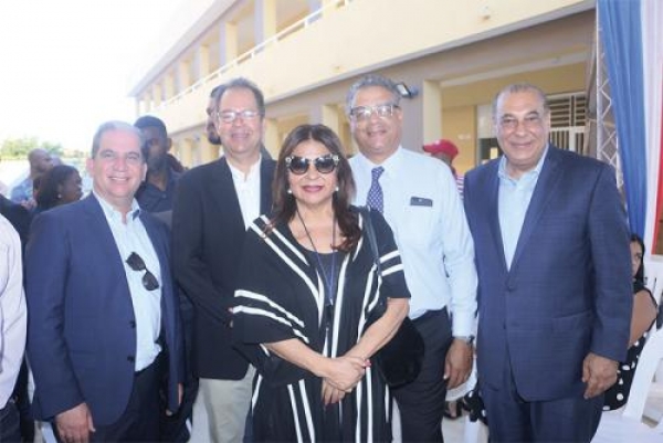 Presidente Danilo Medina entrega siete centros educativos en Santiago