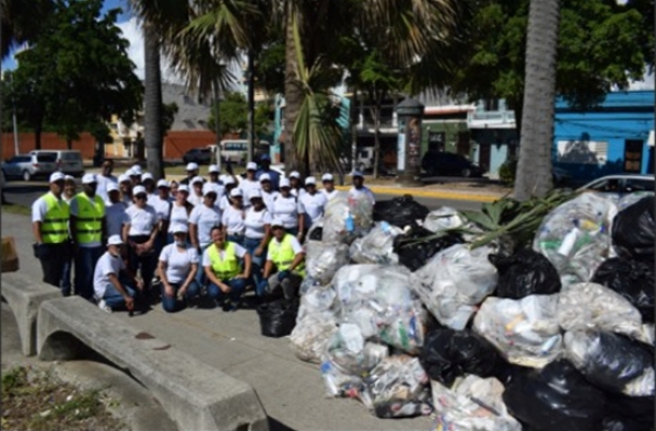 CORPHOTELS realiza exitosa jornada de saneamiento en la Playa San Gil