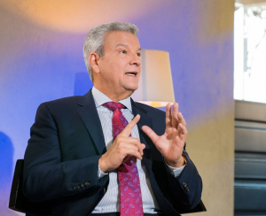 Macarulla anuncia un fondo de inversión para turismo de Pedernales