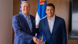 Dominicana gana premio en Filadelfia como mejor destino turístico del Caribe