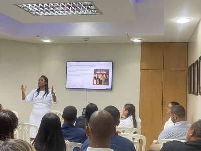 CORPHOTELS realiza charla “Amar es Cuidar” en el marco del Día Internacional de la Eliminación de la Violencia contra la Mujer