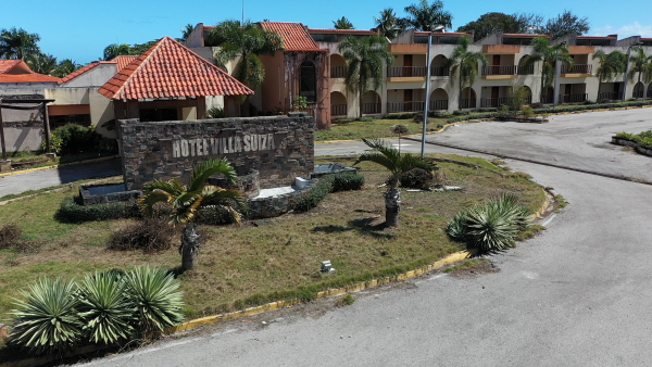 Autoridades Hato Mayor buscan reabrir hotel Villa Suiza en Sabana de la Mar